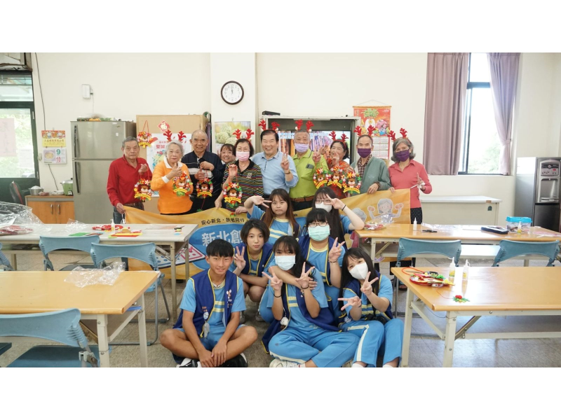 樹人家商資處科於樹林潭底里民活動中心舉辦聖誕樂齡活動，伴長者度過一個充滿快樂和學習的時光。